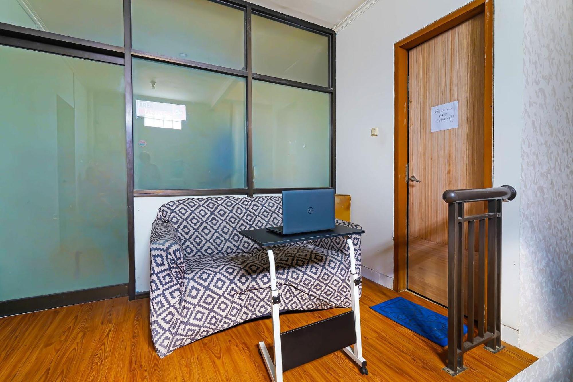 Oyo Life 92720 Mekarwangi Guest House Bandung Ngoại thất bức ảnh