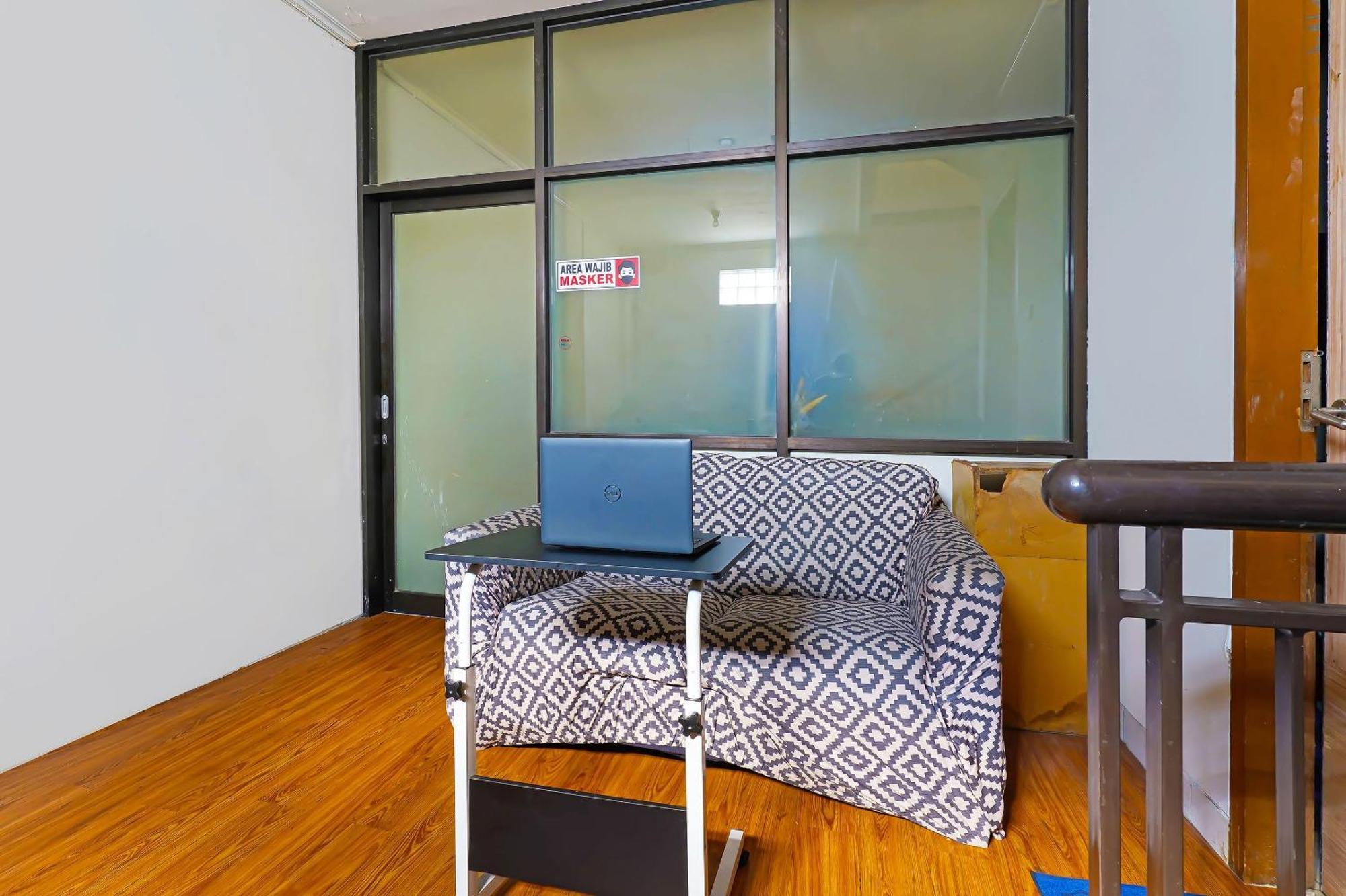 Oyo Life 92720 Mekarwangi Guest House Bandung Ngoại thất bức ảnh